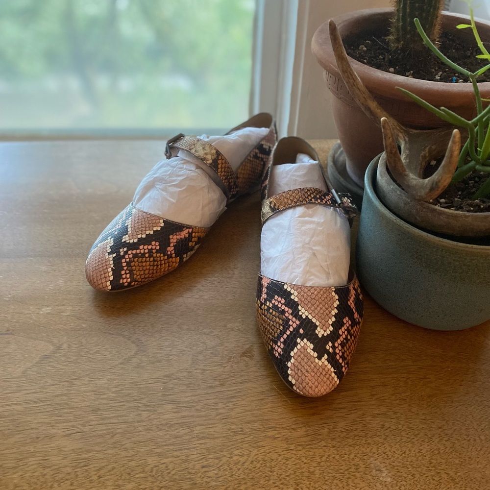 Snack embossed Mary Janes